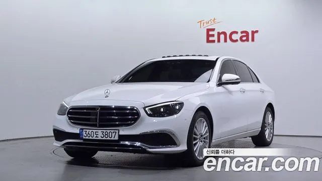 Mercedes-Benz E-Class 2022 — photo 1