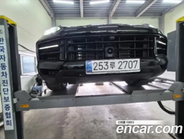 Porsche Cayenne 2024 — photo 1