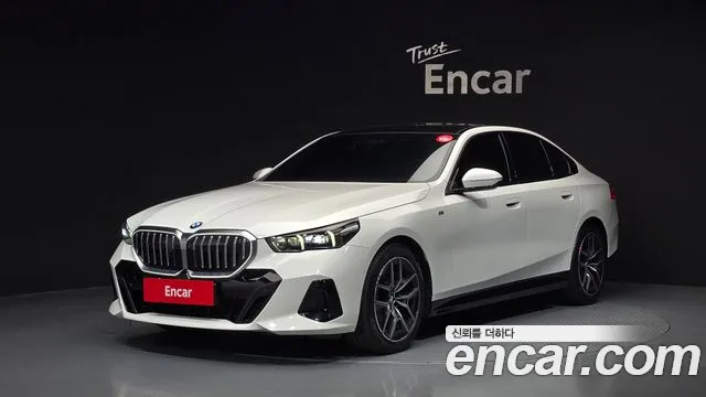 BMW 5-Series 2024 — photo 1