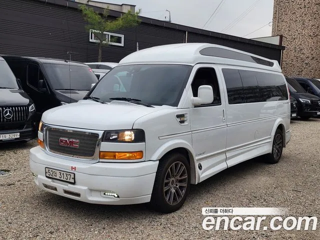 GMC Savana 2020 — photo 1