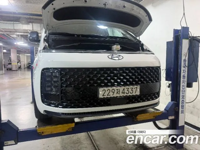 Hyundai Staria 2024 — photo 1