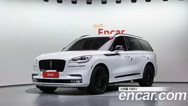 Lincoln Aviator 2023 — photo 1