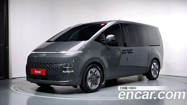 Hyundai Staria 2025 — photo 1
