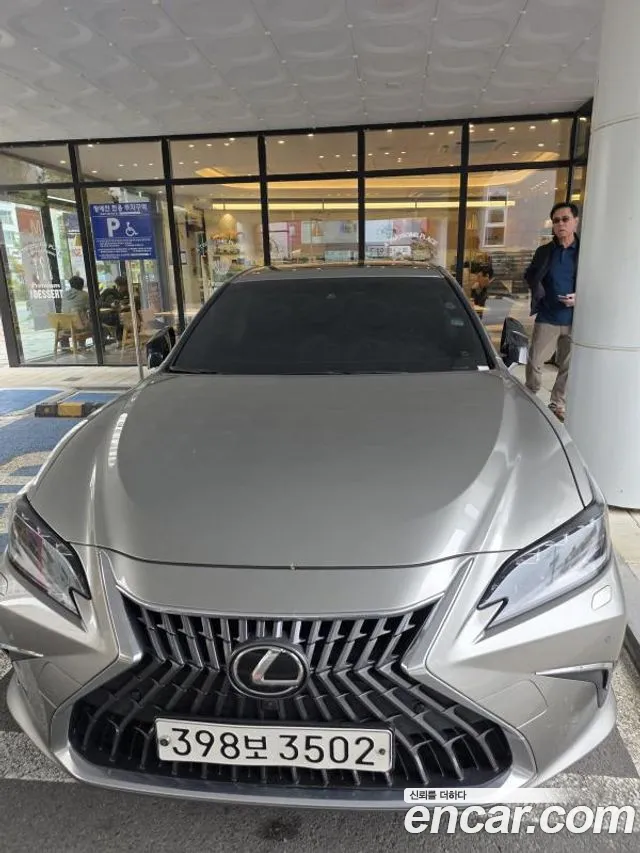 Lexus ES 2023 — photo 1