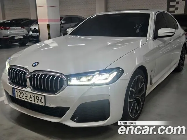 BMW 5-Series 2023 — photo 1