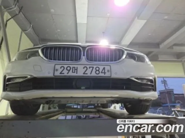 BMW 5-Series 2019 — photo 1