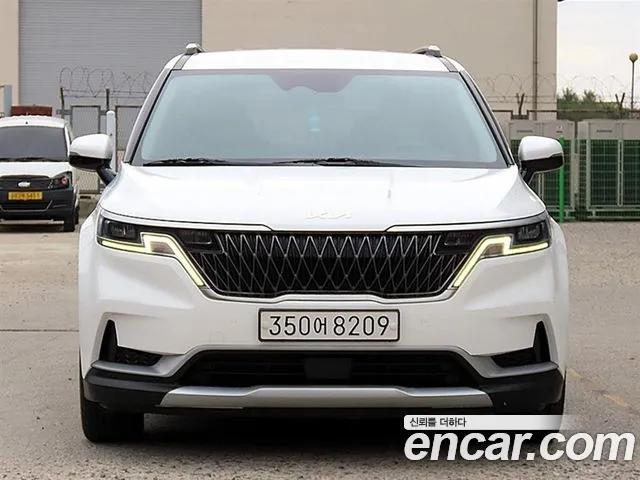 Kia Canival 2023 — photo 1