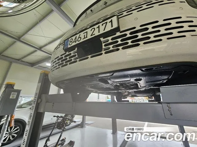 Hyundai Staria 2025 — photo 1