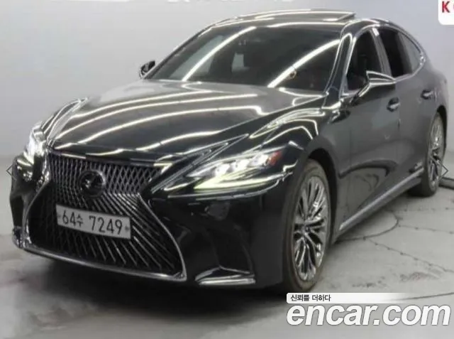 Lexus LS 2018 — photo 1