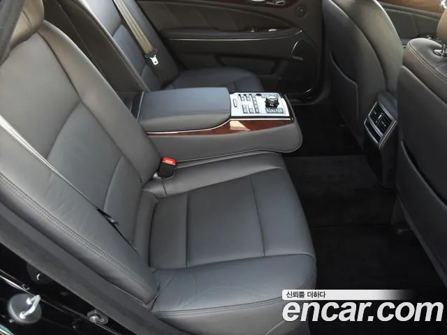 Hyundai Equus 2015 — photo 1