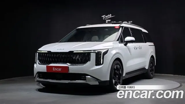 Kia Canival 2025 — photo 1