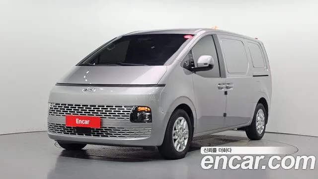 Hyundai Staria 2023 — photo 1