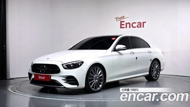 Mercedes-Benz E-Class 2022 — photo 1