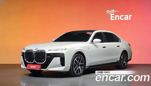 BMW i7 2023 — photo 1
