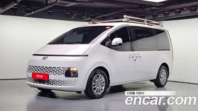 Hyundai Staria 2022 — photo 1