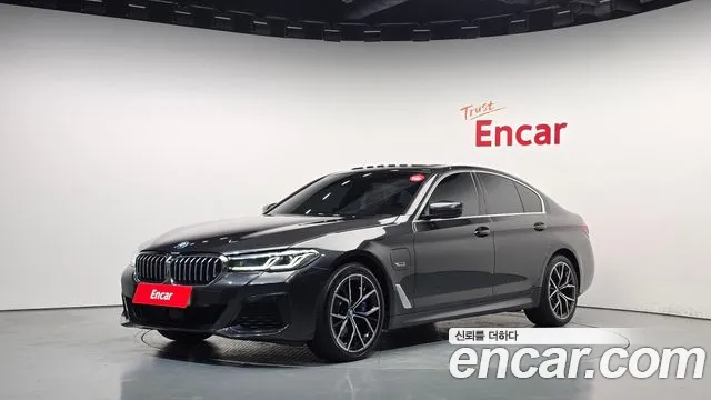 BMW 5-Series 2023 — photo 1