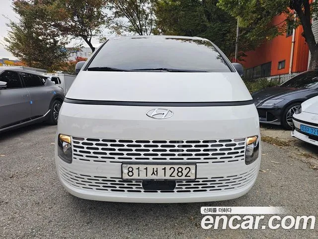 Hyundai Staria 2022 — photo 1