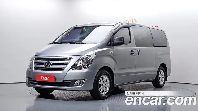 Hyundai Starex 2017 — photo 1