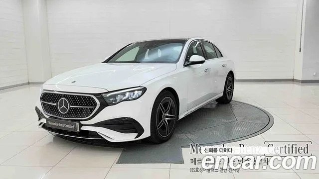 Mercedes-Benz E-Class 2026 — photo 1