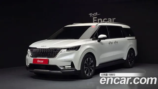 Kia Canival 2023 — photo 1