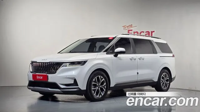 Kia Canival 2023 — photo 1