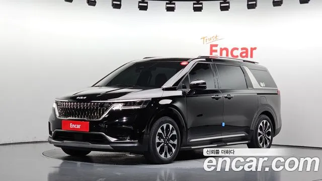 Kia Canival 2023 — photo 1