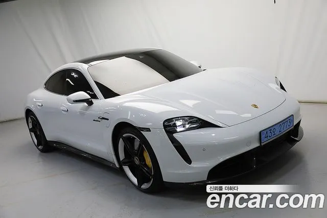 Porsche Taycan 2021 — photo 1