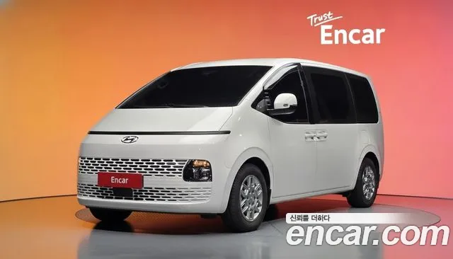 Hyundai Staria 2024 — photo 1