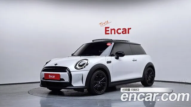 Mini Cooper 2024 — photo 1