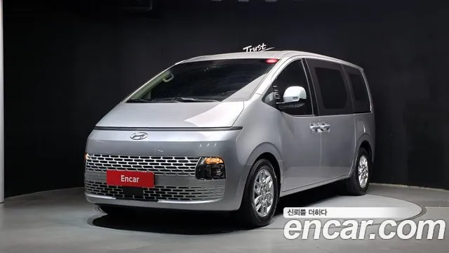 Hyundai Staria 2022 — photo 1