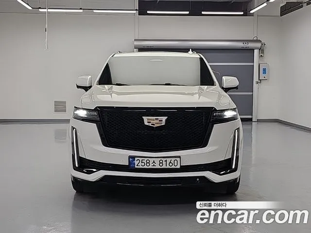Cadillac Escalade 2022 — photo 1