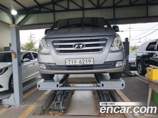 Hyundai Starex 2017 — photo 1