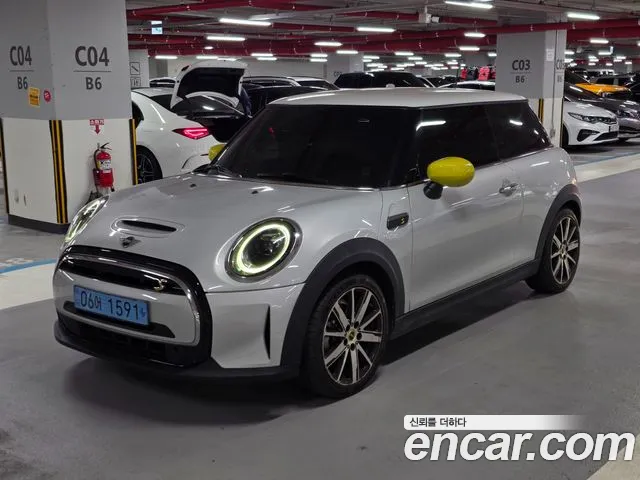 Mini Cooper 2023 — photo 1