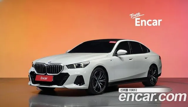 BMW 5-Series 2025 — photo 1
