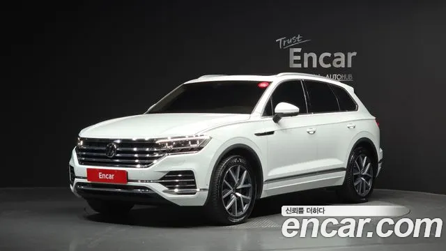 Volkswagen Touareg 2022 — photo 1