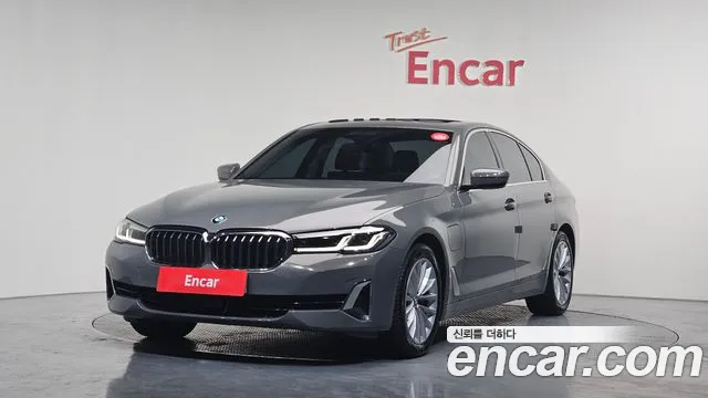 BMW 5-Series 2021 — photo 1