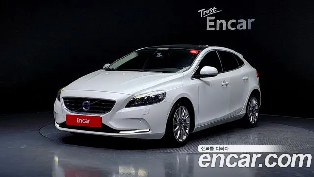 Volvo V40 2015 — photo 1