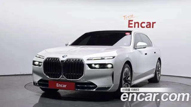 BMW 7-Series 2023 — photo 1
