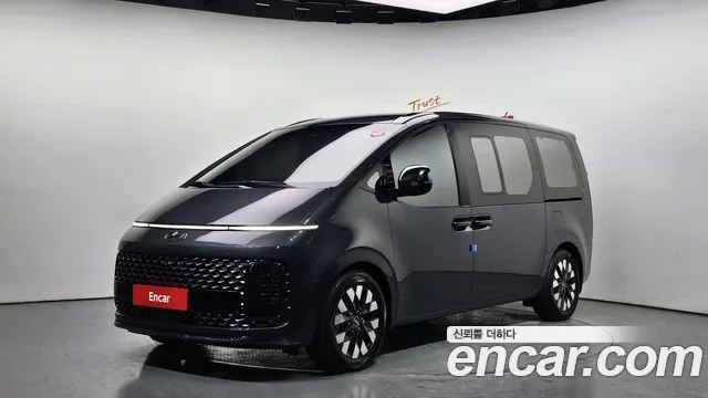 Hyundai Staria 2022 — photo 1