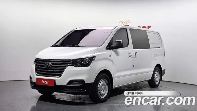 Hyundai Starex 2019 — photo 1