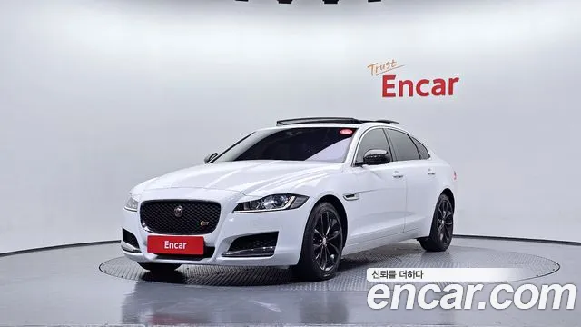 Jaguar XF 2018 — photo 1