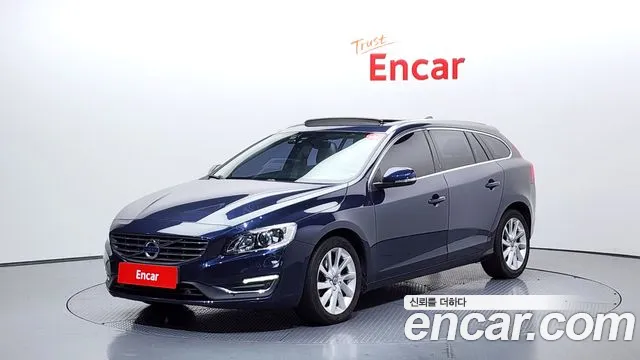 Volvo V60 2015 — photo 1