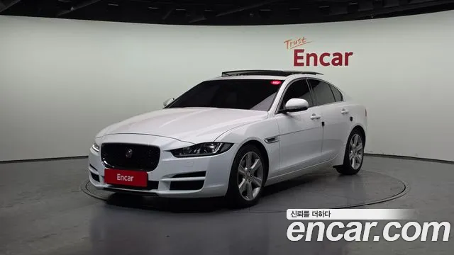 Jaguar XE 2016 — photo 1