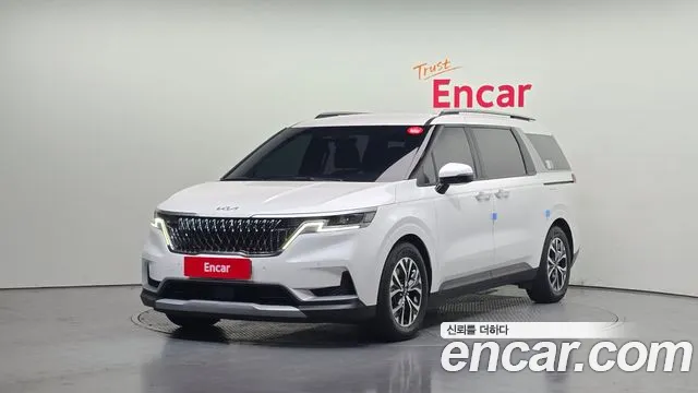 Kia Canival 2023 — photo 1
