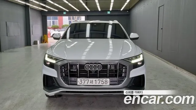 Audi Q8 2020 — photo 1