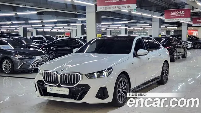 BMW 5-Series 2024 — photo 1