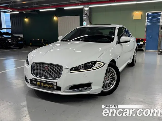 Jaguar XF 2014 — photo 1