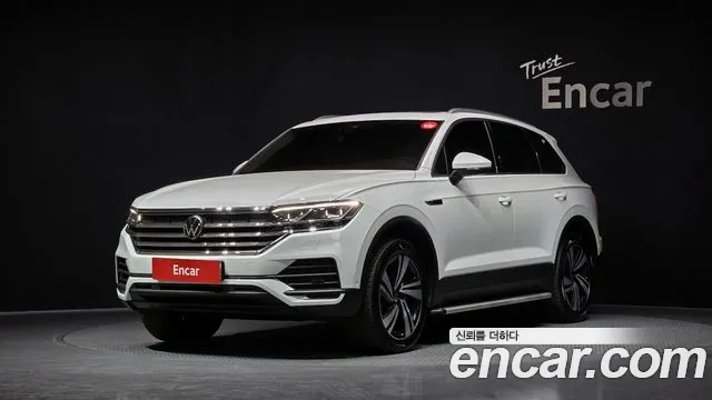 Volkswagen Touareg 2023 — photo 1