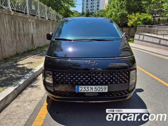 Hyundai Staria 2024 — photo 1