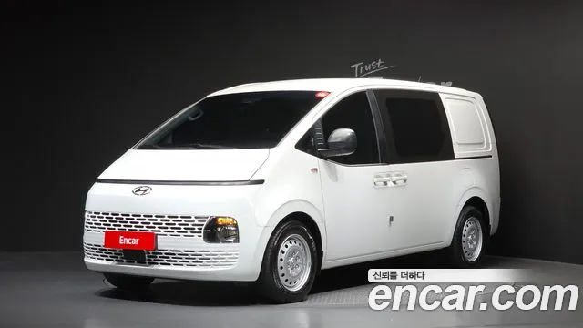 Hyundai Staria 2024 — photo 1